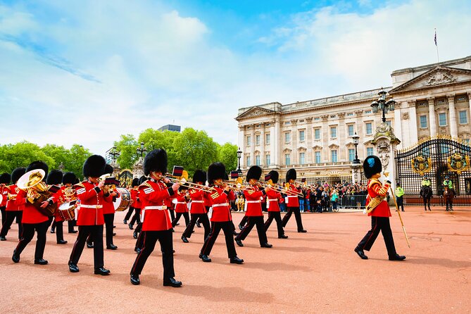 Changing of the Guard Guided Tour at Buckingham Palace - Starting at the Duke of York Column