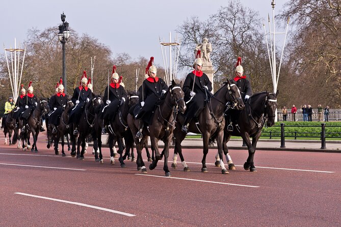 Changing of the Guard Guided Tour at Buckingham Palace - What you may and may not see at Buckingham Palace