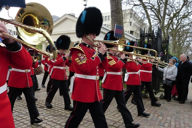 Changing of the Guard Guided Walking Tour in London - The Buckingham Palace view