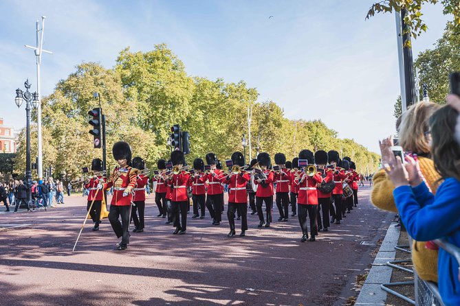 Changing of the Guard Guided Walking Tour in London - What the guides add