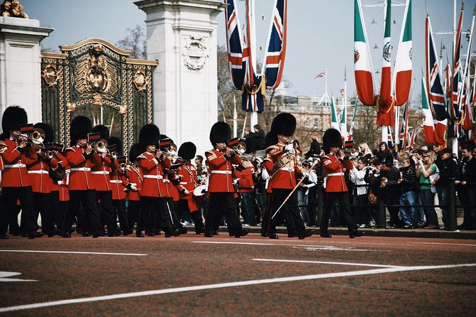 Changing of the Guard Guided Walking Tour Semi-Private 12ppl Max - Starting at Trafalgar Square at 9:30 a.m.
