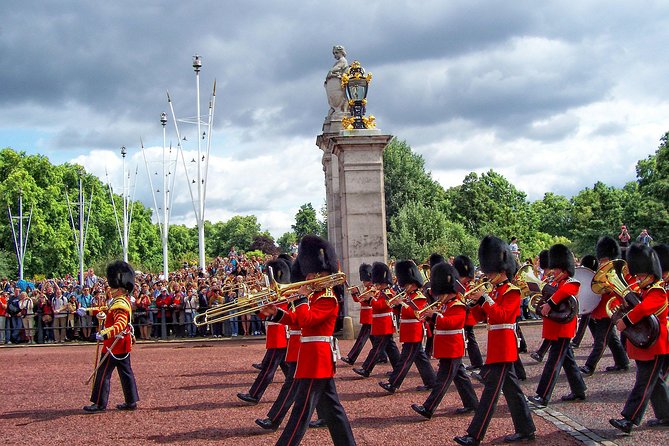 Changing of the Guard Guided Walking Tour Semi-Private 12ppl Max - Clarence House brings the walk toward Westminster