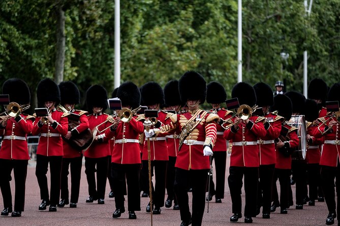 Changing of the Guard Walking Tour - Why moving with the guards works better than waiting at the palace