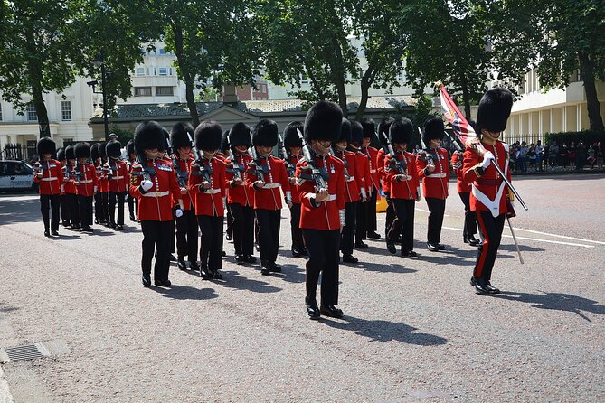 Changing of the Guard Walking Tour - Horse Guards Parade: the best place for ceremony and photographs