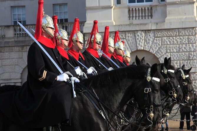 Changing of the Guard Walking Tour in London at Buckingham Palace - St James’s Palace and Clarence House