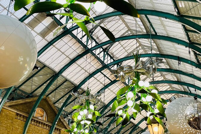 Christmas Lights and Markets Guided Walking Tour with Mulled Wine - What the 90-minute length means
