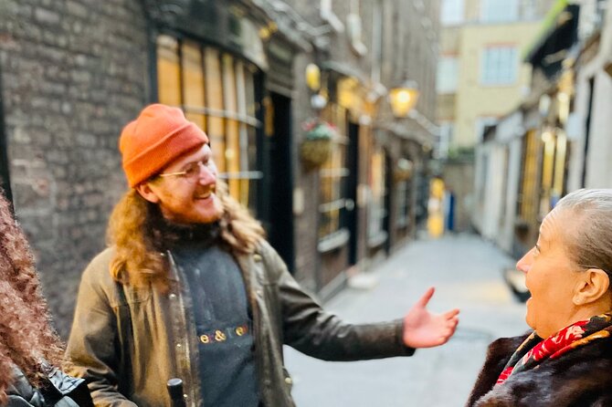 Christmas Lights and Markets Guided Walking Tour with Mulled Wine - The guides make the difference