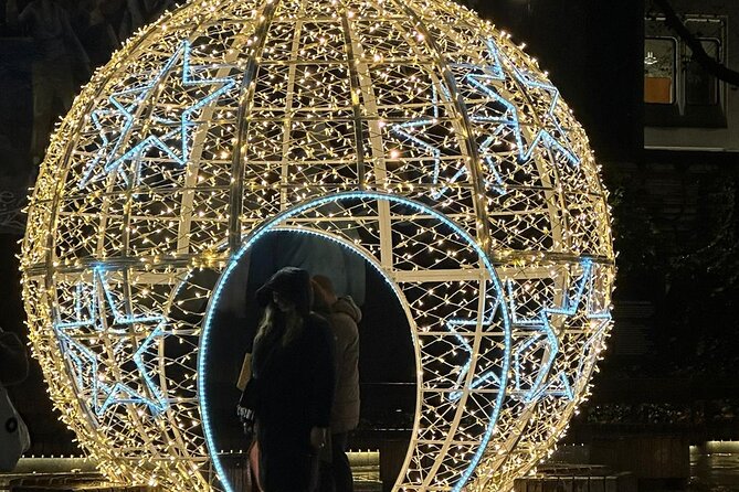 Christmas Lights and Markets London Taxi Tour - Trafalgar Square and the Norwegian Christmas tree