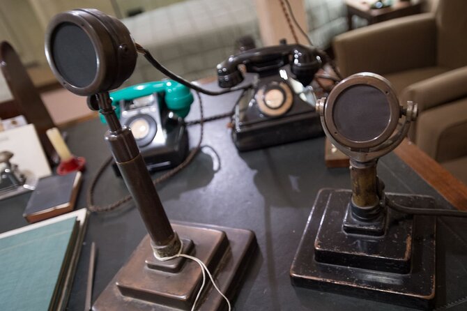 Churchill War Rooms "Behind The Glass" and Private Car Tour - What private access adds to the visit