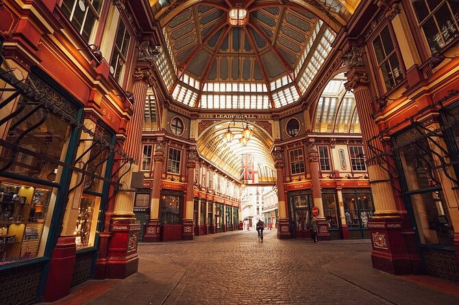 City & Secrets: Explore London's Hidden Gems - City Hall, St. Dunstan, and the Great Fire