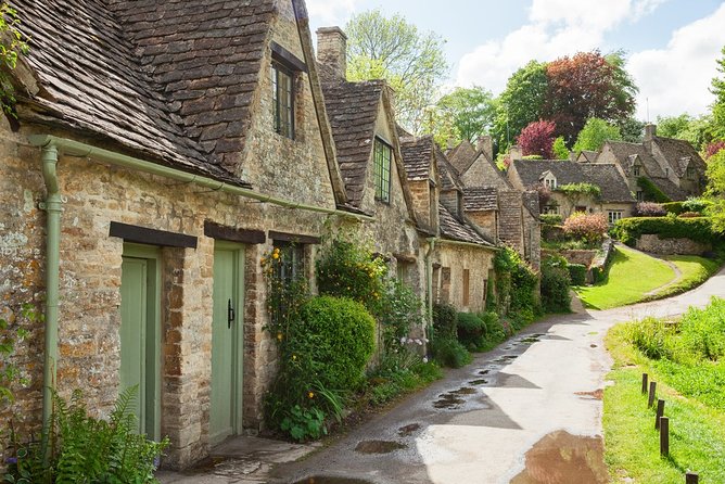 Cotswolds Small Group Tour from London - What the vehicle and group size mean