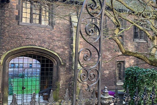 Creepy Cambridge - Cambridge's Most Entertaining Ghost Walk - Corpus Christi and another very strange cupboard