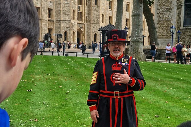 Crown Jewels Royal Secrets Scandals and Tower of London Tour - How the Three-Hour Pace Feels