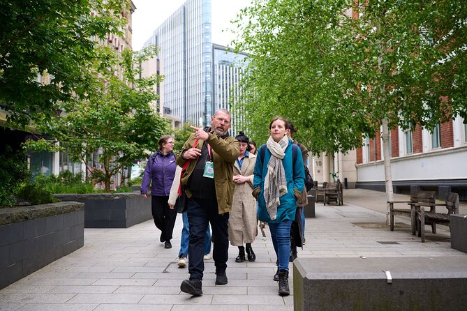 Devour London Historical Pub Tour:Traditional British Food & Ales - The guide makes or breaks the storytelling