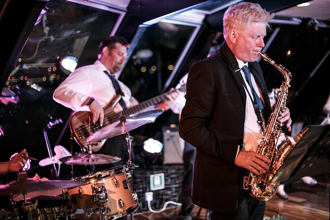 Dinner and Jazz Cruise on the River Thames - Dinner service and the three-course menu