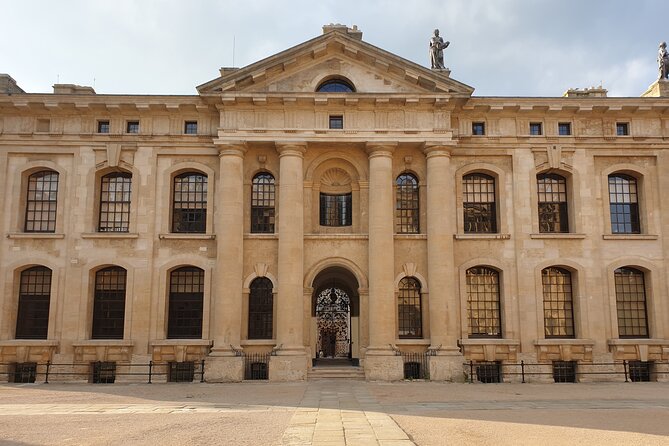 Discover Oxford University with Recent Graduate - The Bridge of Sighs and the Bodleian Library