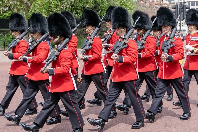 Discover the Secrets of Whitehall - Trafalgar Square: lions, legends, and a tiny police station