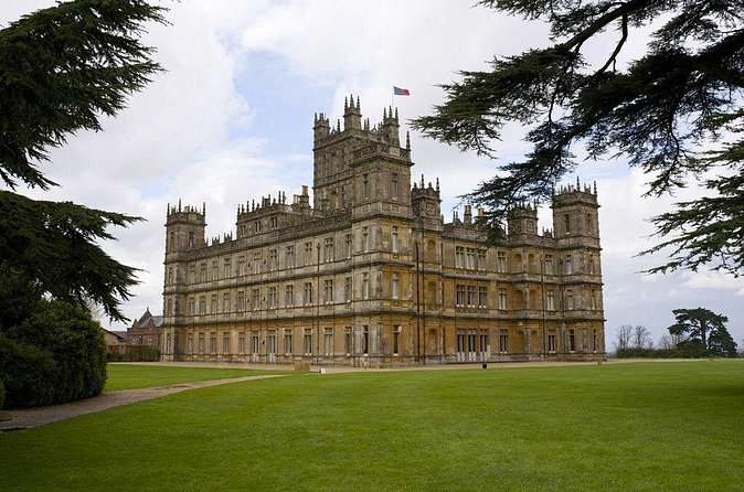 Downton Abbey and Highclere Castle Tour from London - Guides can make or break the experience