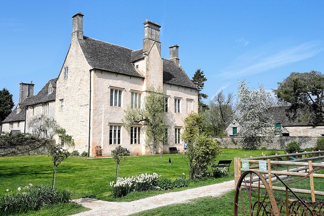 Downton Abbey and Highclere Castle Tour from London - Who should book this Downton Abbey day?
