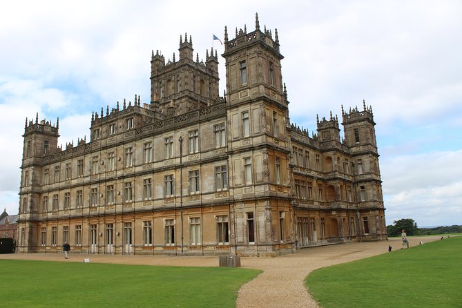 Downton Abbey and Village Small Group Tour from London - The mini coach and the long road day