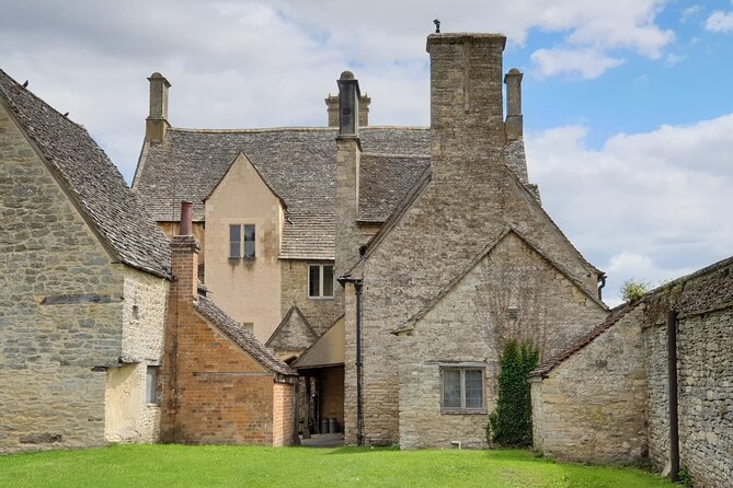Downton Abbey Day In The Cotswolds Tour - Swinbrook and the Bridget Jones scenery