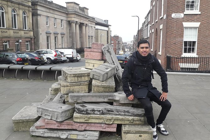 Downtown Liverpool Walking Tour - In Spanish - Royal Albert Dock and the port that made Liverpool