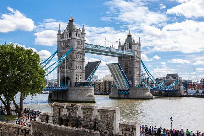 Easy Access Tower Bridge and Engine Room & Scenic Thames Cruise - Why Tower Bridge makes a good starting point
