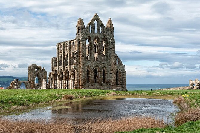 Essential Whitby: Discover the town’s legends on a self-guided audio tour - Pannett Park, a quieter break in the route