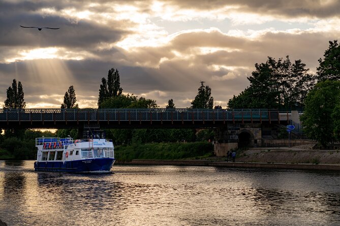 Evening 'Happy Hour' Boat Cruise For All Ages In York - Commentary: useful facts, uneven delivery