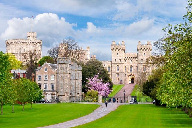 Extended visit: Windsor Castle & Stonehenge - Stonehenge and the long look at the stones