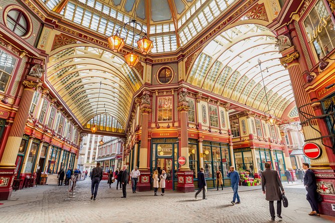 Full Day Private Walking Tour with Skip-the-Line Tower of London - The Thames, Custom House, and Roman London