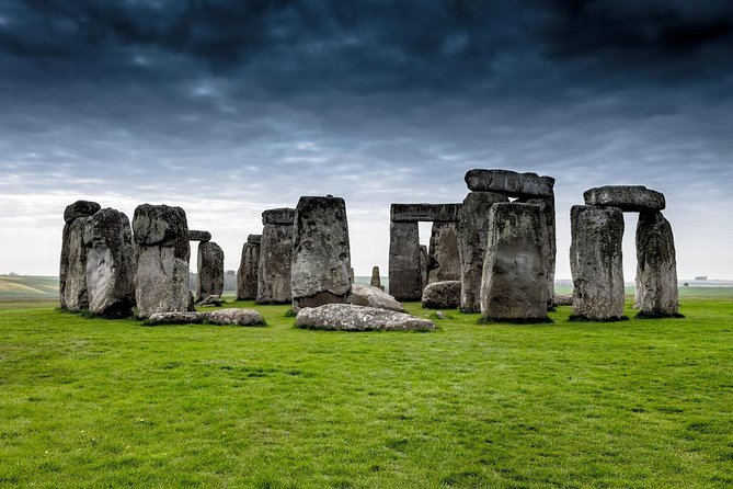 Full-Day Stonehenge and Avebury Tour from Glastonbury - Four hours among Avebury’s stones