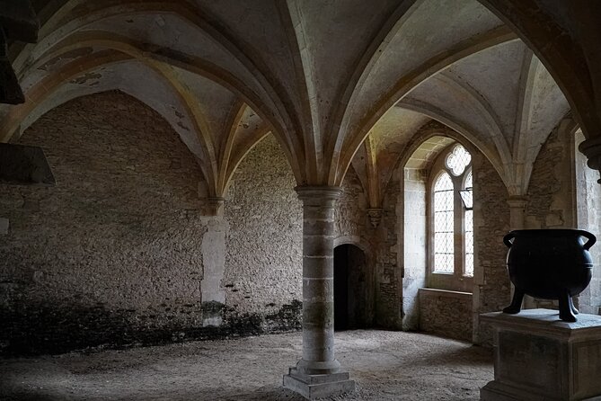 Guided Tour of Harry Potter Film Locations of Lacock & Cotswolds - Castle Combe from the road
