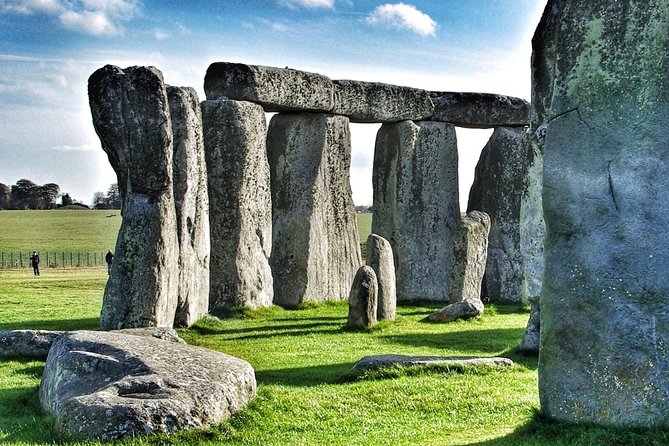 Guided tour to Bath & Stonehenge from Cambridge by Roots Travel. - Bath: a guided introduction, then time to roam