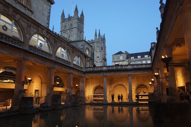 Guided tour to Bath & Stonehenge from Cambridge by Roots Travel. - Stonehenge: ancient stones and open questions