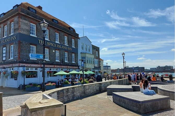 Guided Walking Tour of Portsmouth - Finish by the waterfront with time to pause