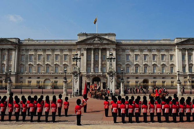 Half day London Private Tour in Executive Luxury Vehicle - Buckingham Palace from the outside