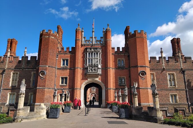 Hampton Court Palace Private Guided Tour - Meeting Jo at the Palace Entrance