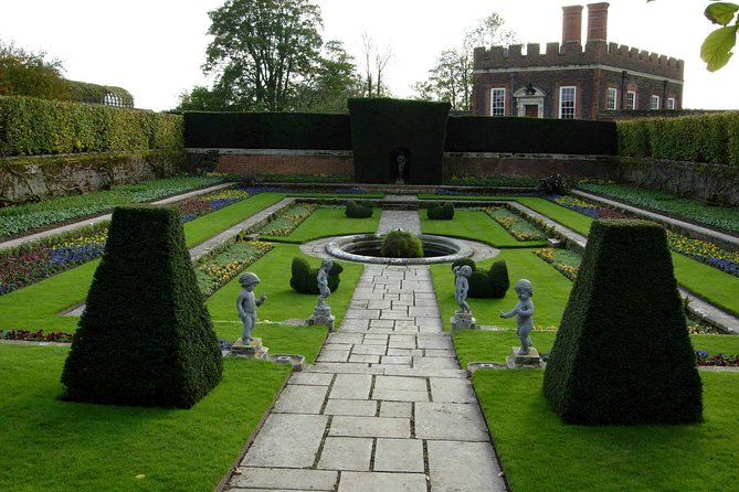 Hampton court palace private tour from London - Booking details that can save trouble