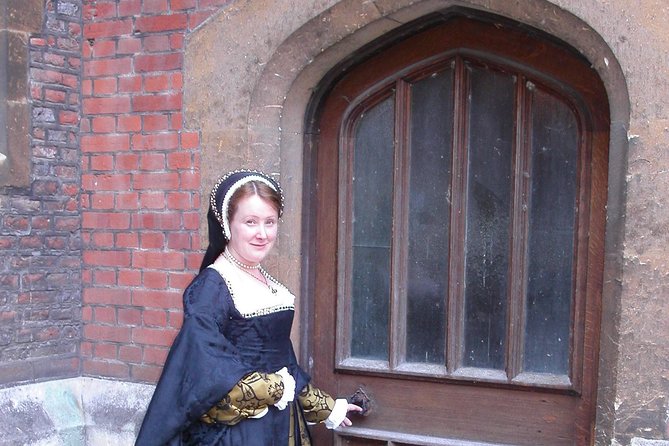 Hampton Court Palace Private Tour - Secrets of Henry VIII - The 90-minute route through Hampton Court Palace