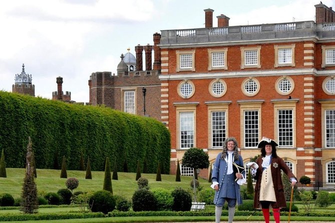 Hampton Court Palace Private Tour - Secrets of Henry VIII - A guide who can handle Tudor fans and first-timers