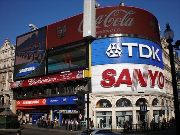Hard Rock Cafe Piccadilly Circus with Set Menu for Lunch or Dinner - Key points to know before booking