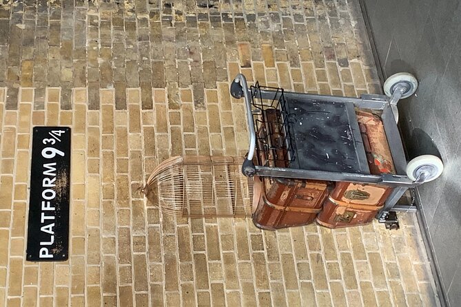 Harry Potter Black Taxi Private Tour of London with Hotel Pickup - King’s Cross and the real Platform 9¾