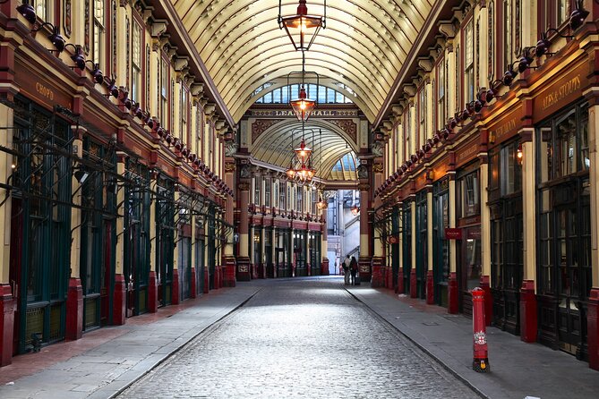 Harry Potter Black Taxi Private Tour of London with Hotel Pickup - 12 Grimmauld Place in quiet Islington