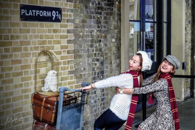 Harry Potter London Sights and Film Locations - Private Tour - King’s Cross and the Platform 9 ¾ problem