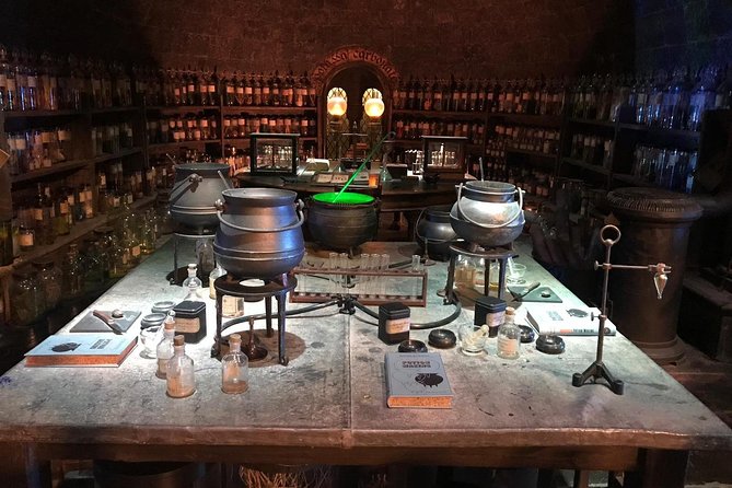 Harry Potter Studio Tickets and London Film Locations Guided Tour - Costumes, effects, and Platform 9 ¾
