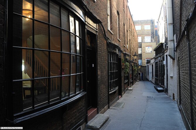 Harry Potter Tour & Magical Afternoon Tea - Two Tube rides change the rhythm of the walk