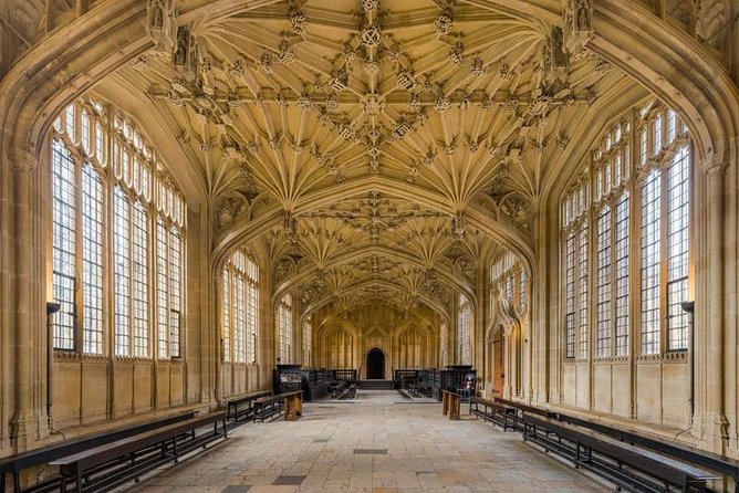 Harry Potter Walking Tour of Oxford Including New College - Radcliffe Camera and the Rules of the Library