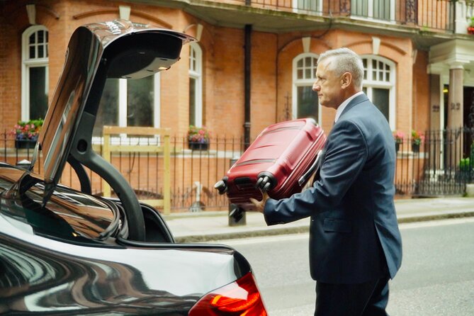 Heathrow Airport Taxi - Private Transfer to/from London - The meet and greet process at Heathrow