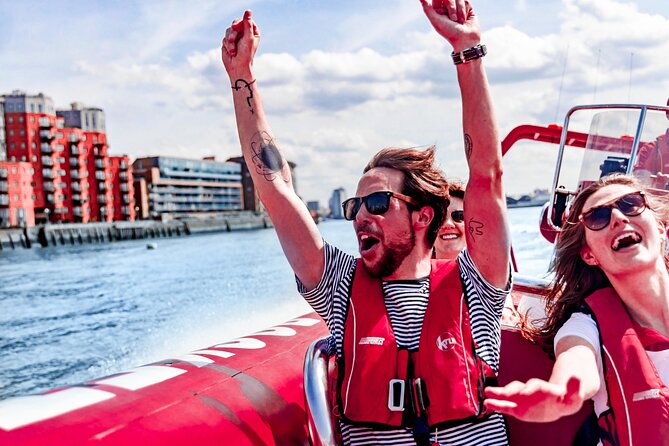 High-Speed Thames River Speedboat in London - The fast section around Canary Wharf